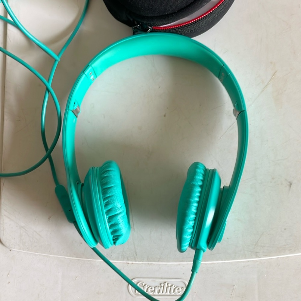 Beats by Dr Dre solo wired headphones